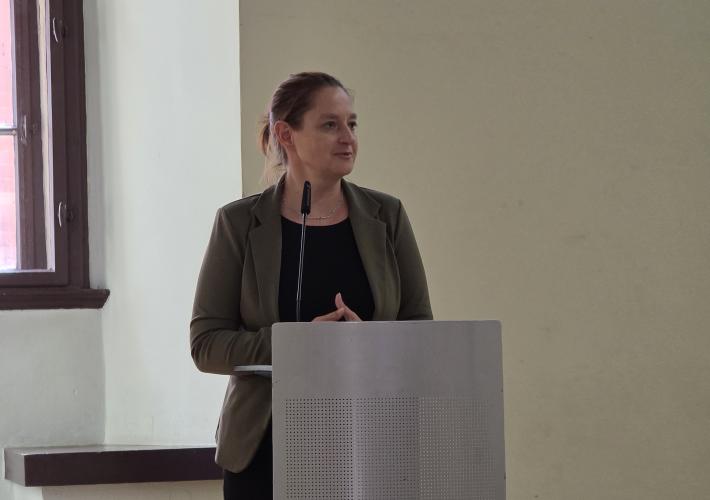Dezernentin Kathleen Lützkendorf bei der Ausstellungseröffnung