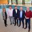 Stehen vor dem leeren Schwimmbecken in der ehemaligen Schwimmhalle: Katrin Hitziggrad (Blank – Agentur für Zwischennutzung), Jörg Hühn (Geschäftsführer reCoVer Stiftung Jena), Dezernent Johannes Schleußner, Bernhard Dengel (Geschäftsführer Jenaer Bäder) und Ortsteilbürgermeister Volker Blumentritt (v. l.)