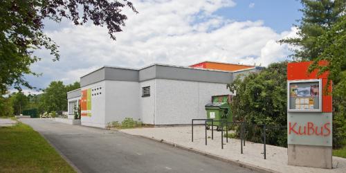 Das Gebäude des Kulturzentrums KuBuS in Loebda-West