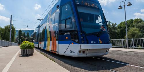 Eine Straßenbahn