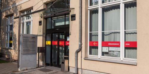 Blick auf das Gebäude in dem der Bürgerservice untergebracht ist.