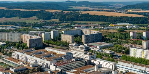 Blick von der Lobdeburg auf Lobeda-Ost m it dem Universitätsklinikum