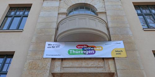 Banner mit der Aufschrift weltoffenes Thüringen