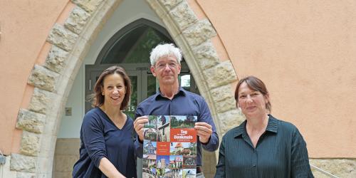 3 Personen präsentieren das Programm zum Tag des offenen Denkmals 2025