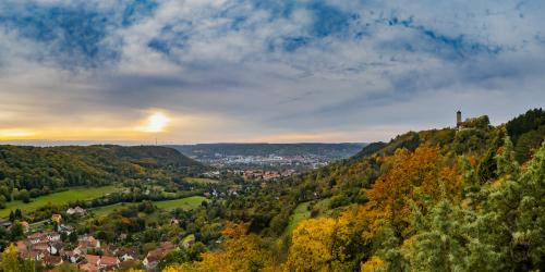 Panoramabild von der Stadt Jena mit  Blick auf den Fuchsturm