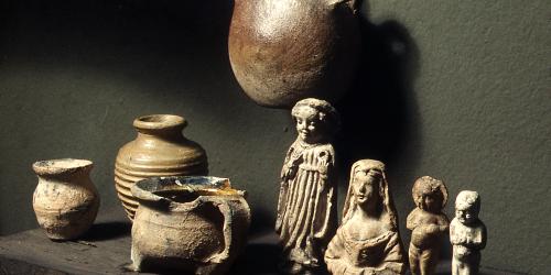 Kleingefäße und Tonfiguren aus Jena aus dem 15./16. Jahrhundert.