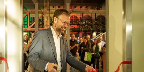 Oberbürgermeister Dr. Thomas Nitzsche eröffnet neuen Beratungsraum