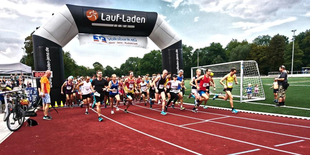 Viele Menschen starten zu einem Lauf