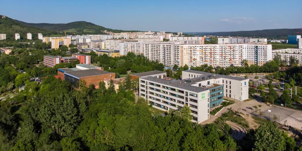 Blick von oben auf die Schule Kulturanum.