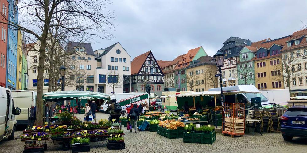 Der Jenaer Markt mit Verkaufsständen