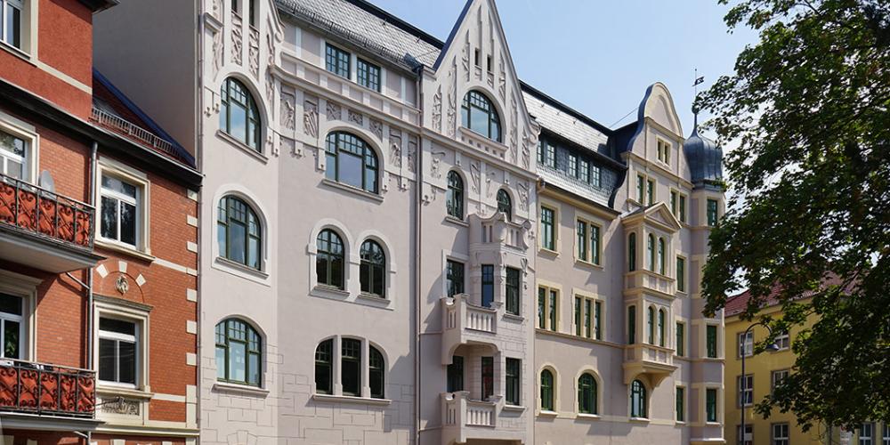 Ein Stadthaus mit restaurierter Fassade