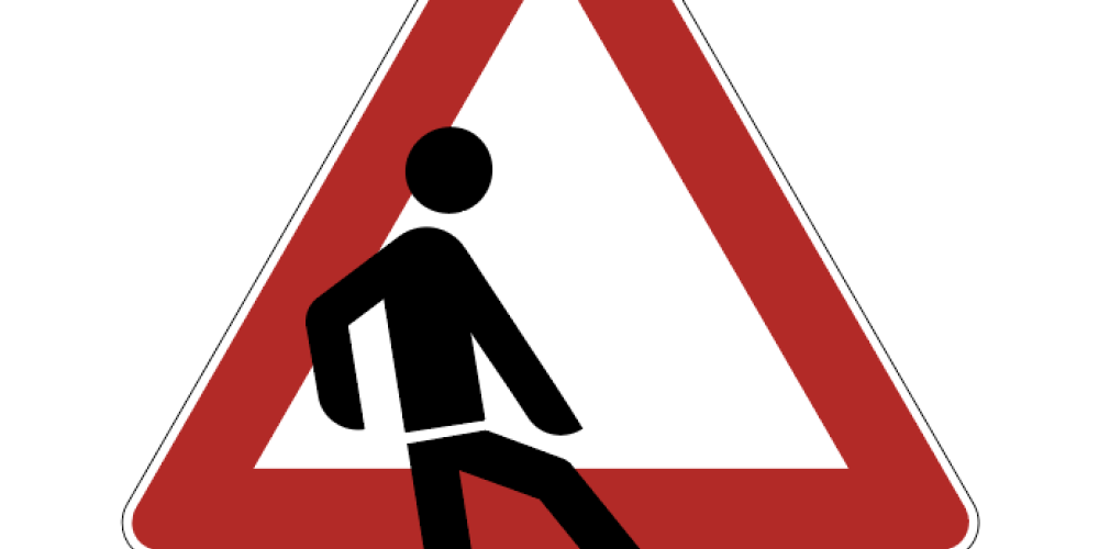 Das Symbol einer Person verlässt ein Warndreieck 