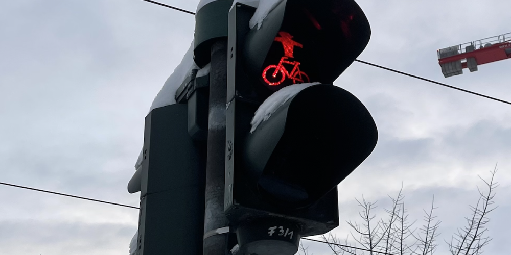 Eine Ampel steht auf rot