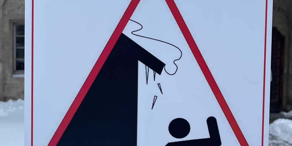 Eine symbolische Warnung vor Dachlawinen und Eiszapfen