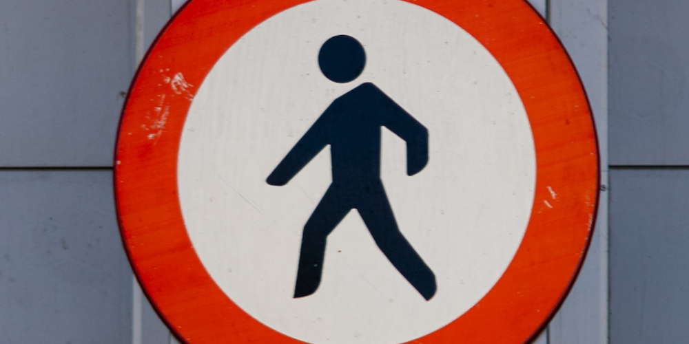 Ein Piktogramm bezeichnet Durchgang verboten