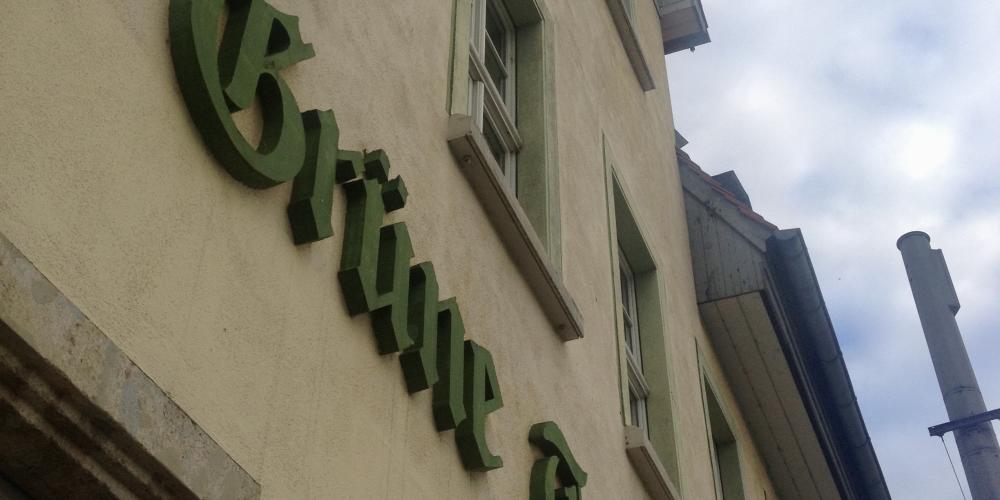 Ein Haus mit der Aufschrift Grüne Tanne