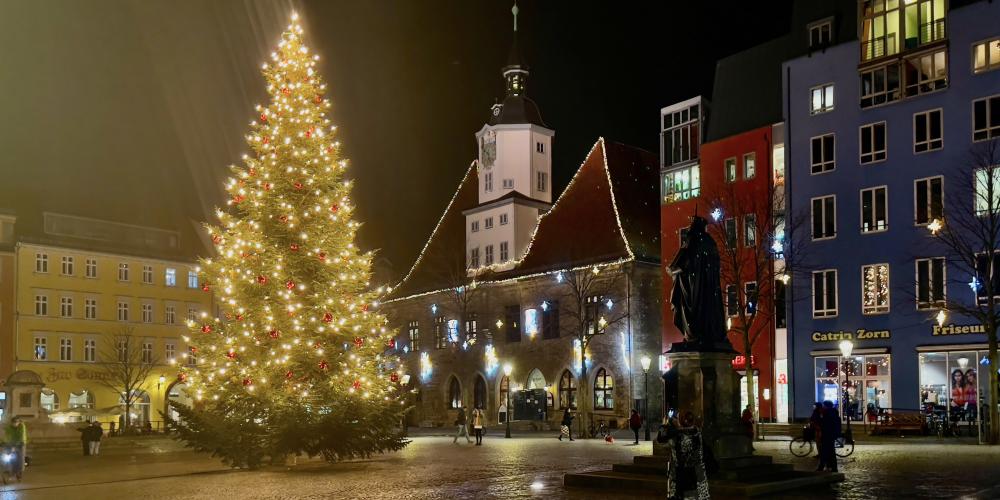 Der Jenaer Marktplatz mit Weihnachtsbaum