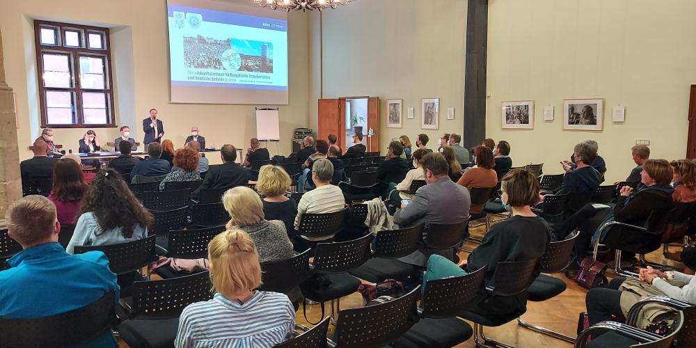 WorldCafé am 5. Mai 2022