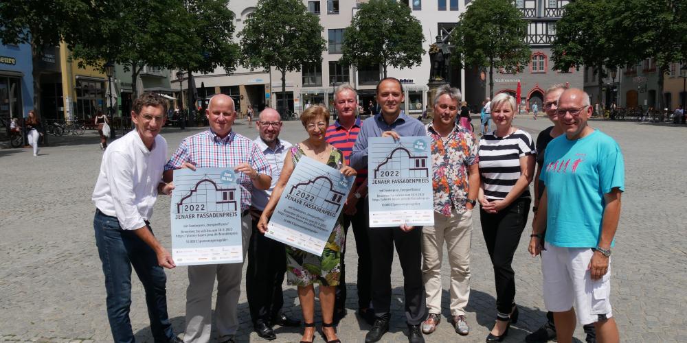 Gemeinschaftsbild auf dem Jenaer Markt von einer Gruppe von Leuten