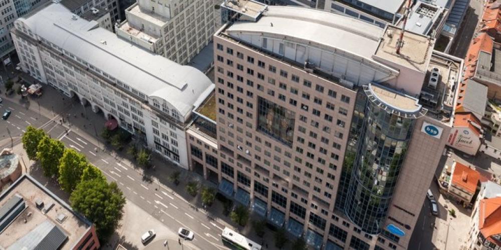 Blick von oben auf das Gebäude Bau 59.