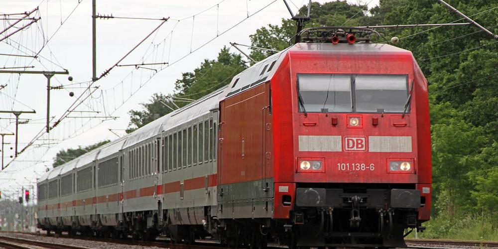 Ein Intercity der Deutschen Bahn