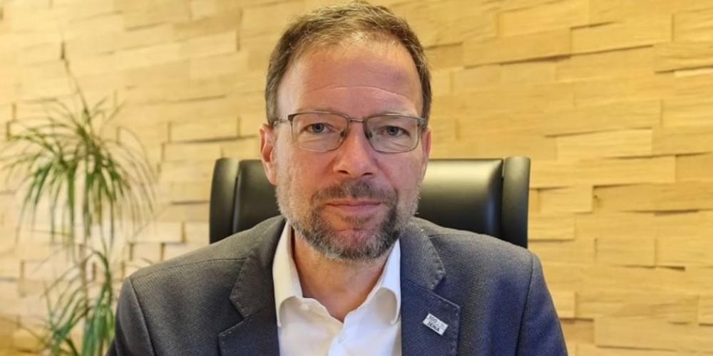 OB Thomas Nitzsche schaut in die Kamera.