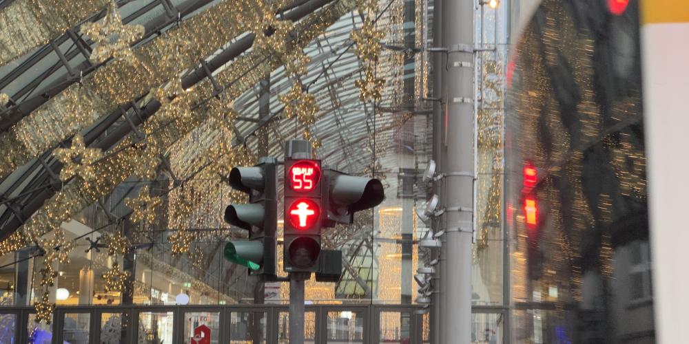 Eine Ampel mit Rest-Rot-Anzeige am Teichgraben-Schillerstraße