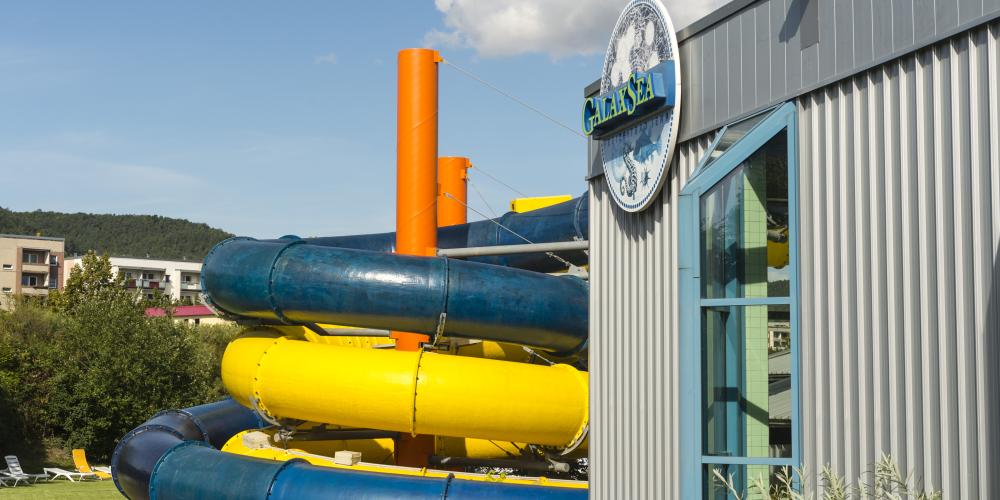 Blick auf das Spaßbad Gelaxasea in Jena