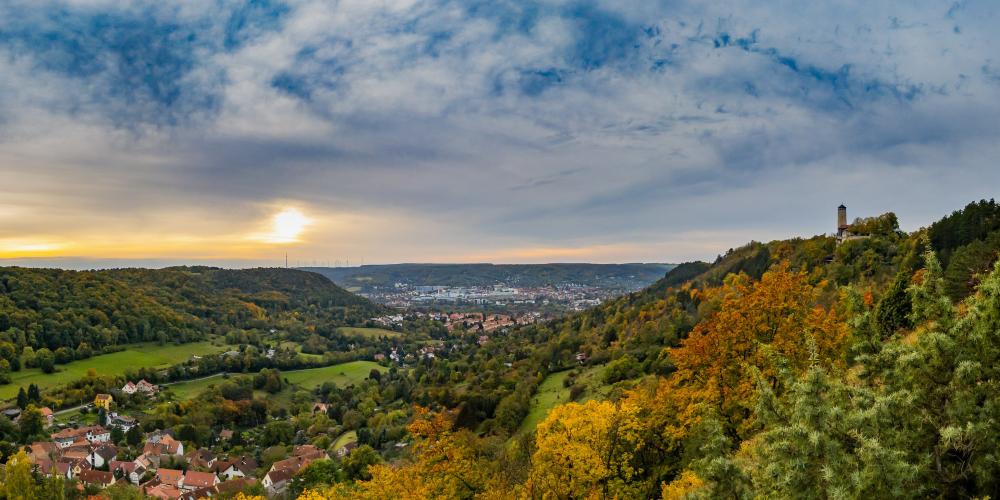 Panoramabild von der Stadt Jena mit  Blick auf den Fuchsturm