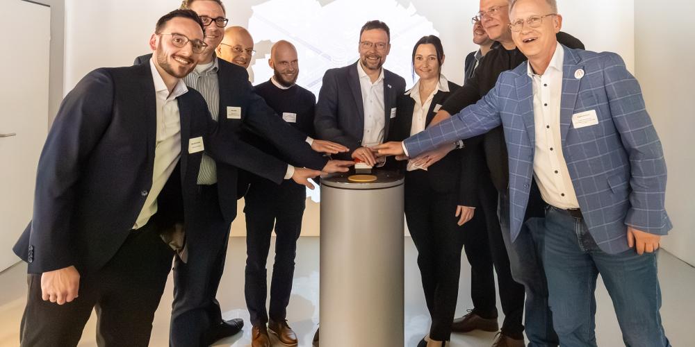 Die Verbundpartner von JenErgieReal drückten gemeinsam den Startknopf für die Ausstellung