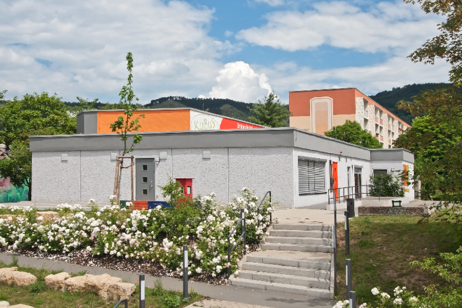 Ein modernes Haus im Grünen