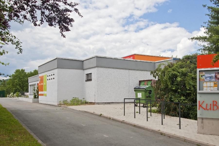 Das Gebäude des Kulturzentrums KuBuS in Loebda-West