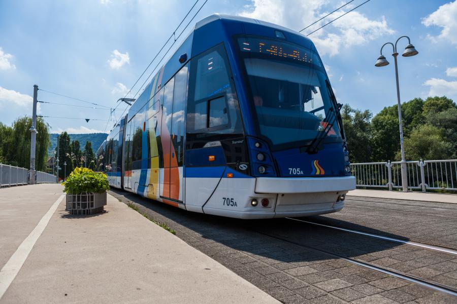Eine Straßenbahn