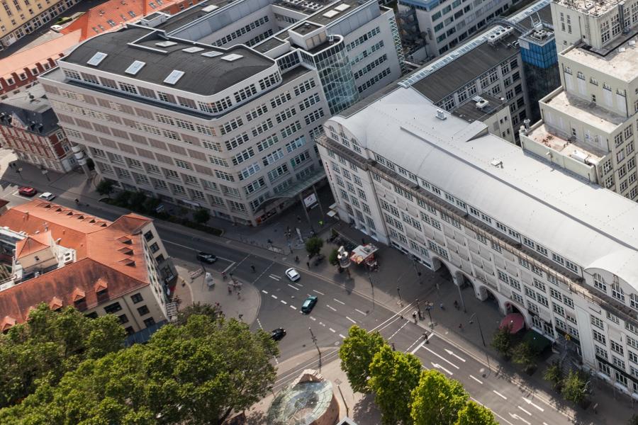Ein Luftbild mit dem Eingang der Goethe-Galerie