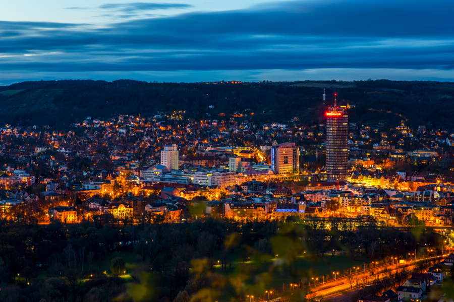 Die Stadt Jena bei Nacht