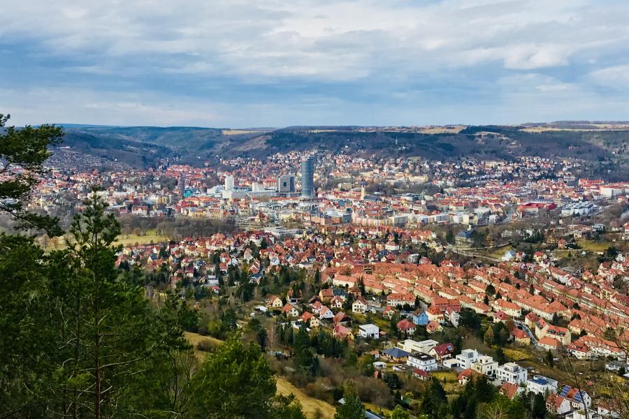 Ein Stadtpanorama von Jena
