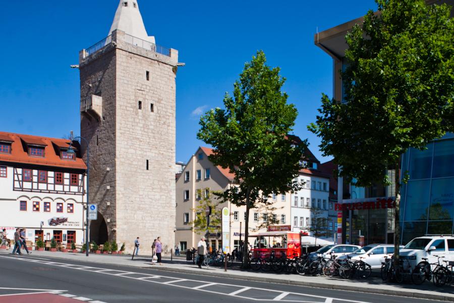 Eine leer Straße in der Innenstadt 
