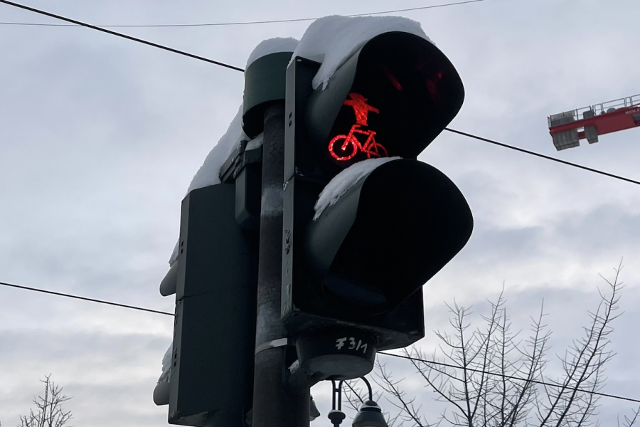 Eine Ampel steht auf rot