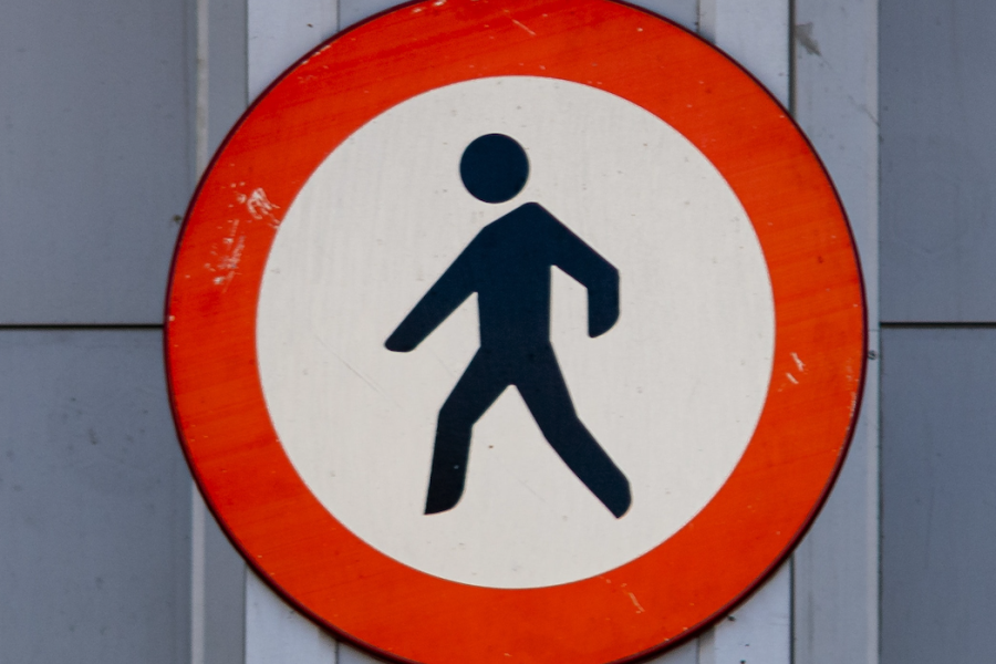 Ein Piktogramm bezeichnet Durchgang verboten
