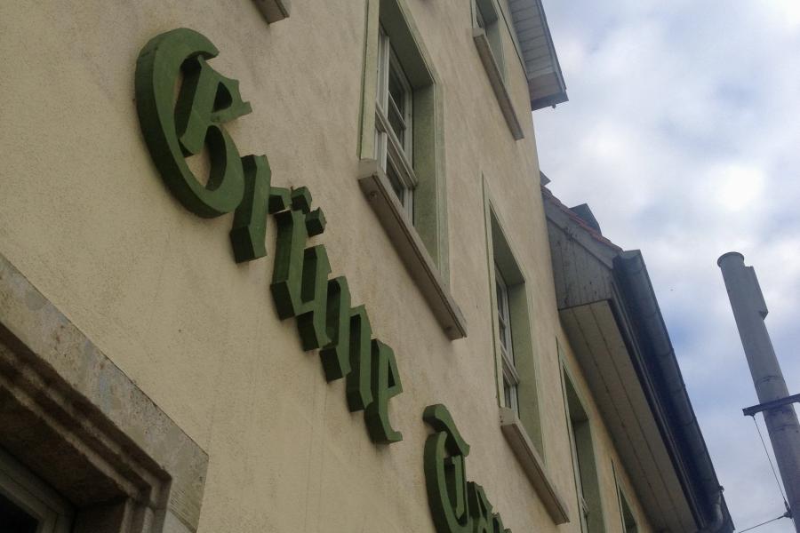 Ein Haus mit der Aufschrift Grüne Tanne