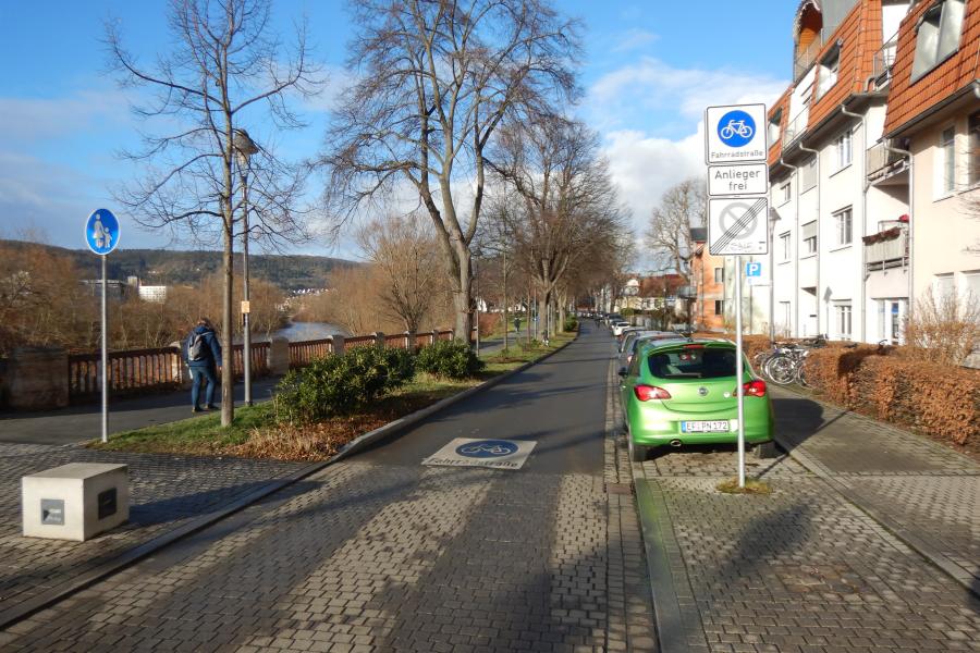 Eine Fahrstraße