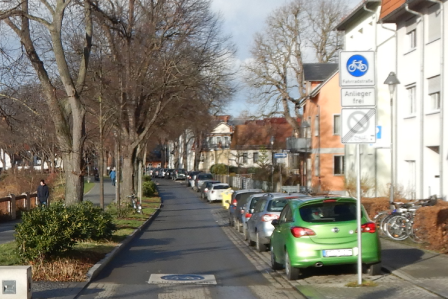 Eine Fahrradstraße an der Saale