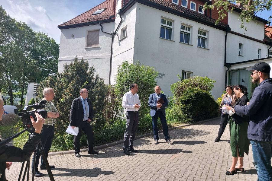 Einhweihung Unterkunft mit Menschen
