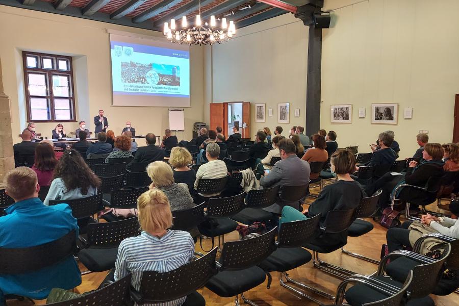 WorldCafé am 5. Mai 2022