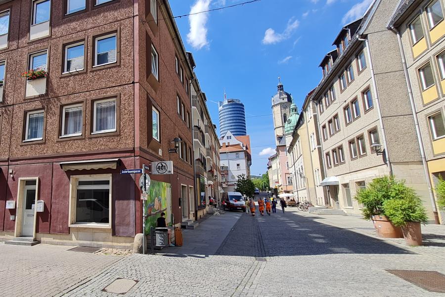 Eine Straße mit Häusern