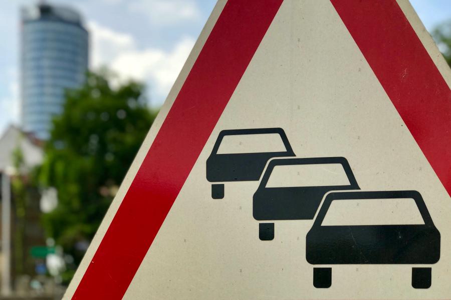 Ein Stau-Schild