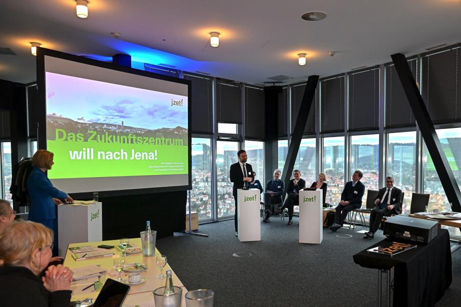 Menschen für einer Leinwand