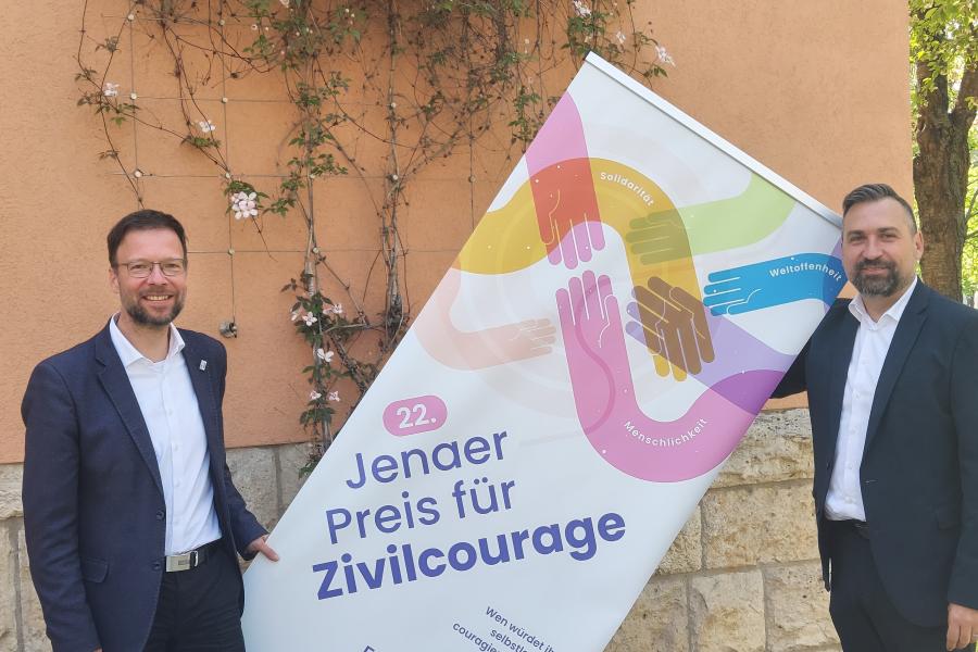 Dr. Thomas Nitzsche und Falko Gaudig von der Volksbank eG Jena-Gera-Rudolstadt freuen sich auf Vorschläge für den Preis für Zivilcourage
