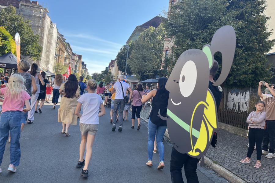 Edda, das Maskottchen der Europäischen Mobilitätswoche, mischte sich zum Aktionstag unter die Menschen