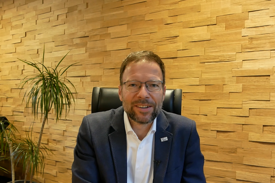 Der OB während seiner Videobotschaft